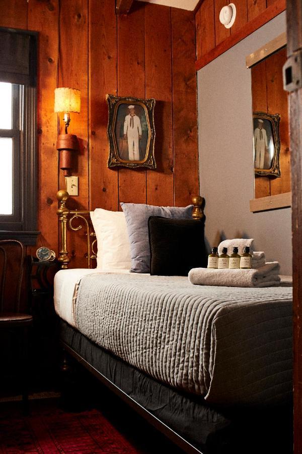 Hotel Crew'S Quarters Boarding House - Caters To Men Provincetown Exteriér fotografie